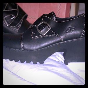 Brand new in box Riverstone  platform shoes Sz 9.5